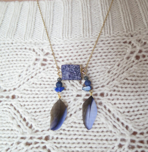 collier-plume-naturelle-lapis-lazuli-quartz-porter