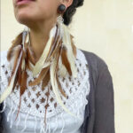 grand-boucle-d’oreille-plume-beige-XXL-gitane-